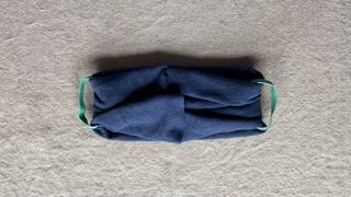 How to make a no-sew face mask with a T-shirt