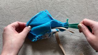 How to make a face mask with a dish towel