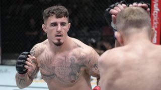 UFC 경기 중 톰 아스피날