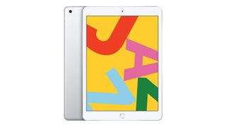 화면을 향하고 있는 iPad 10.2.