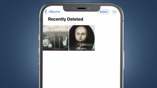 최근에 삭제된 iPhone 사진을 보여주는 iPhone 화면