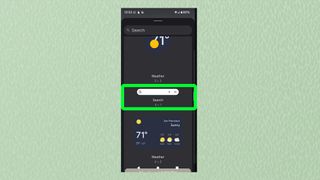 검색 표시줄이 강조 표시된 Google 위젯 메뉴를 보여주는 Android의 스크린샷