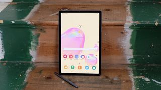 Samsung Galaxy Tab S6는 물에 젖지 않도록 설계되었습니다.