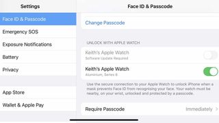 마스크를 착용하고 있을 때 Apple Watch를 사용하여 iPhone을 잠금 해제할 수 있음을 보여주는 iPhone 설정 페이지