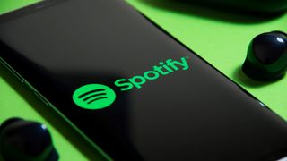 전화기에 표시되는 Spotify 로고