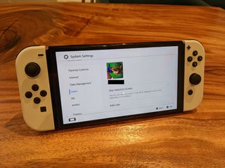 다른 Nintendo Switch 콘솔에서 보조 계정을 유지하는 방법을 보여주는 표를 켜십시오.