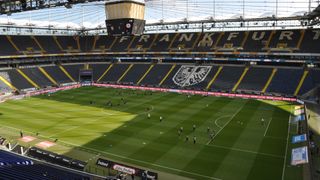 Eintracht Frankfurt의 홈구장인 Waldstadion 내부의 일반적인 모습