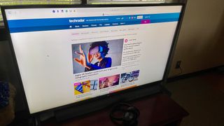 MacBook Pro에서 미러링된 TechRadar 웹사이트 AirPlay