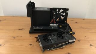 eGPU 케이스에 그래픽 카드를 추가하는 것은 비교적 쉽습니다.  이미지 크레디트: TechRadar