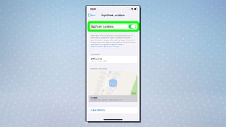 중요한 위치 옵션 토글을 보여주는 iPhone 11의 iOS 15.2 스크린샷