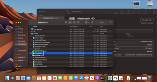 유틸리티 폴더에서 디스크 유틸리티가 강조 표시된 macOS 데스크탑