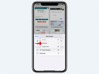 iOS 15 Safari의 탭 그룹 메뉴에서 이름 바꾸기를 가리키는 빨간색 화살표