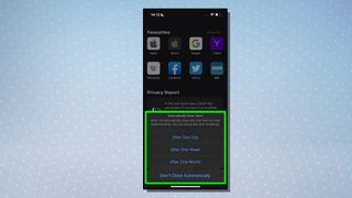 Safari 탭을 닫는 방법을 보여주는 iPhone의 스크린샷 - 이 화면은 자동 닫기 옵션을 보여줍니다.