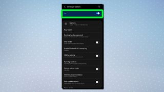끄는 토글이 강조 표시된 Android 개발자 옵션 메뉴를 보여주는 스크린샷