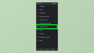 Google 어시스턴트가 강조 표시된 Google 설정 메뉴를 보여주는 Android 스크린샷