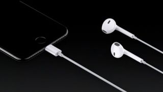 iPhone 7에서 작동하도록 기존 헤드폰을 Bluetooth로 변환하는 방법