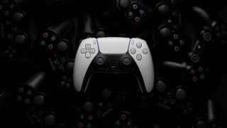 수백 개의 DualShock 4 컨트롤러 위에 있는 PS5 DualSense 컨트롤러