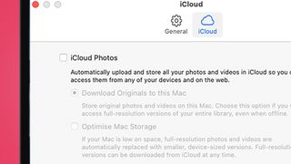 iCloud 옵션 윈도우가 표시된 MacBook 화면