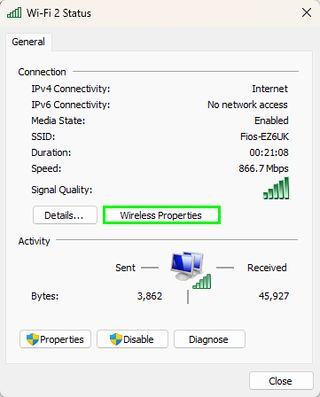 Windows 11에서 Wi-Fi 암호를 확인하는 방법을 보여주는 "무선 속성"이 강조 표시된 Windows 11 네트워크 페이지