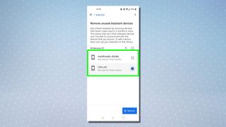 특정 기기가 강조 표시된 미사용 기기 제거를 위한 Google 어시스턴트 설정을 보여주는 스크린샷