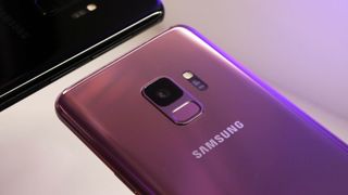 Samsung Galaxy S9에는 가변 조리개 렌즈가 있습니다.