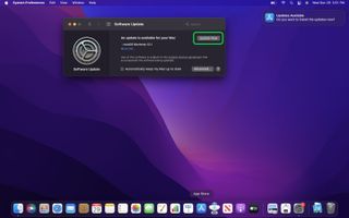 소프트웨어 업데이트 유틸리티가 열려 있는 macOS Monterey 데스크탑