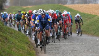 Omloop Het Nieuwsblad 자전거 경주의 라이더 그룹