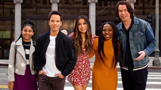 왼쪽에서 오른쪽으로: Jaidyn Triplett, Nathan Kress, Miranda Cosgrove, Laci Mosley 및 Jerry Trainor - iCarly 재부팅 출연진