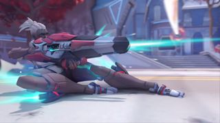 발사하는 동안 그녀의 파워 슬라이드를 사용하여 Overwatch 2의 체류