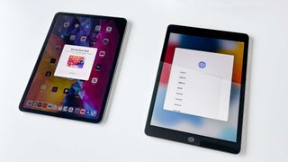 근처에 있는 새 iPad를 빠르게 시작할 수 있는 iPad 제공