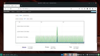 OpenWRT 라우터를 통해 흐르는 트래픽을 보여주는 스크린샷