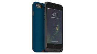 또는 Mophie Charge Force 케이스는 두 가지 주요 무선 표준을 모두 지원합니다.