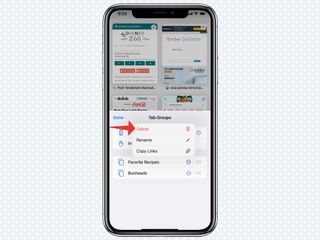 iOS 15 Safari의 탭 그룹 메뉴에서 삭제를 가리키는 빨간색 화살표