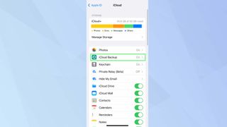 iCloud 백업이 강조 표시된 iOS iCloud 앱